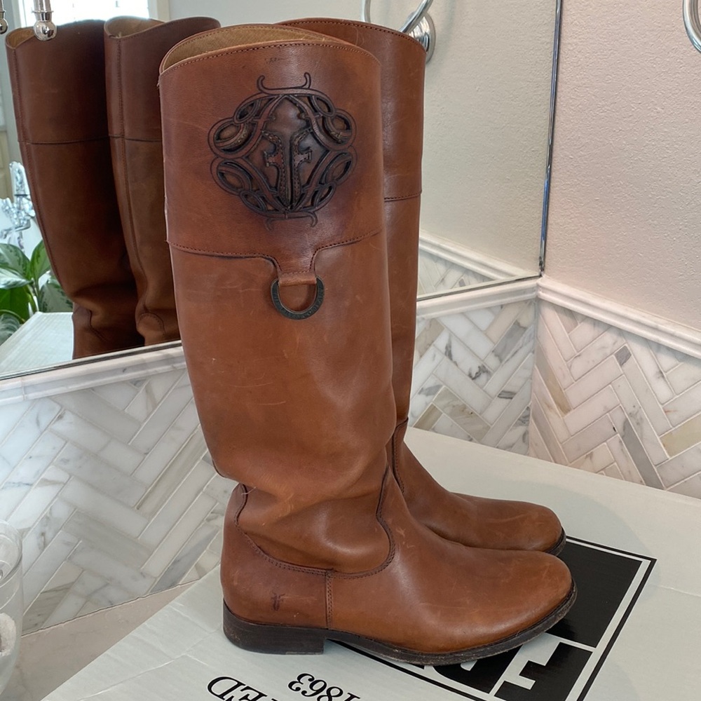 Frye Melissa Logo Boots Saddle Knee Equestrian Riding Size 9.5 Brown Leather
